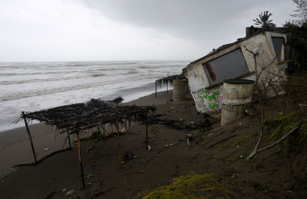 Hurricane Grace unleashes severe flooding in Mexico